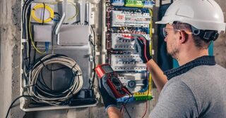 Замена и ремонт электропроводки в квартире в Большой Камне в октябре