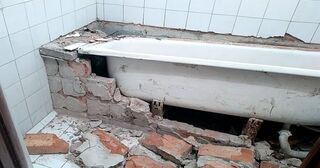 Демонтаж ванны в Большой Камне от Мастер24 — быстро, недорого, вывоз старой ванны от 1014 руб.