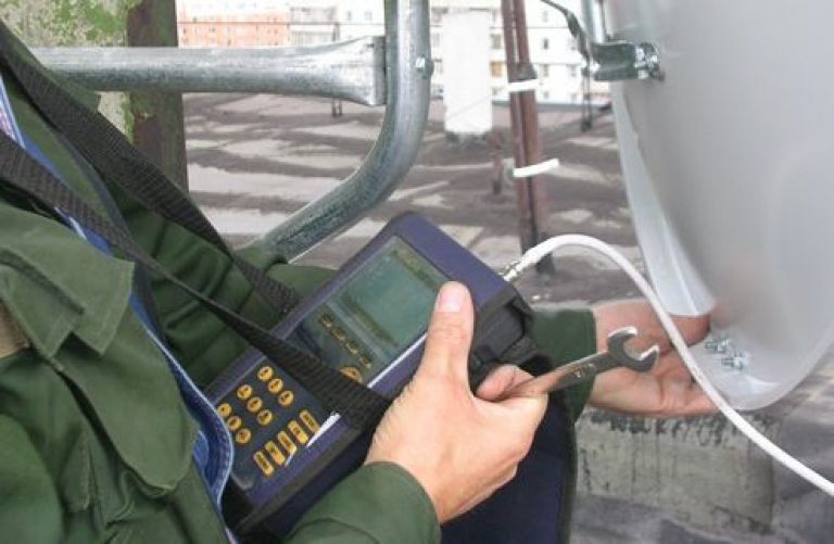 Установка спутниковой антенны в Большой Камне в октябре